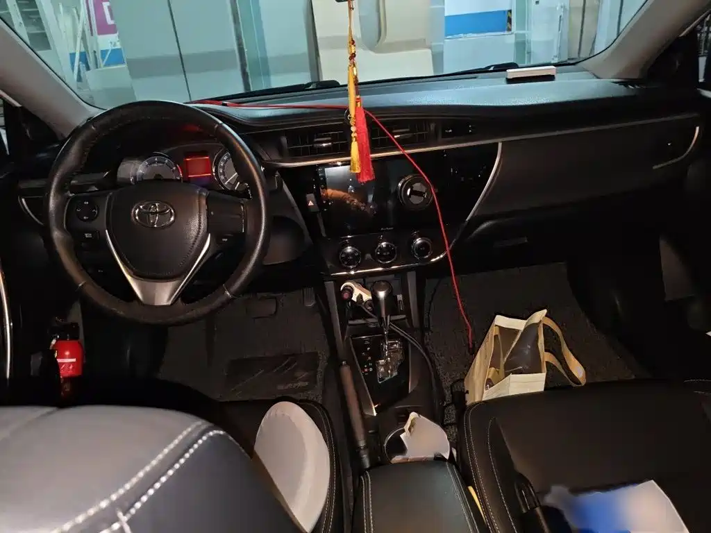 Toyota Corolla 2015 — фото 13