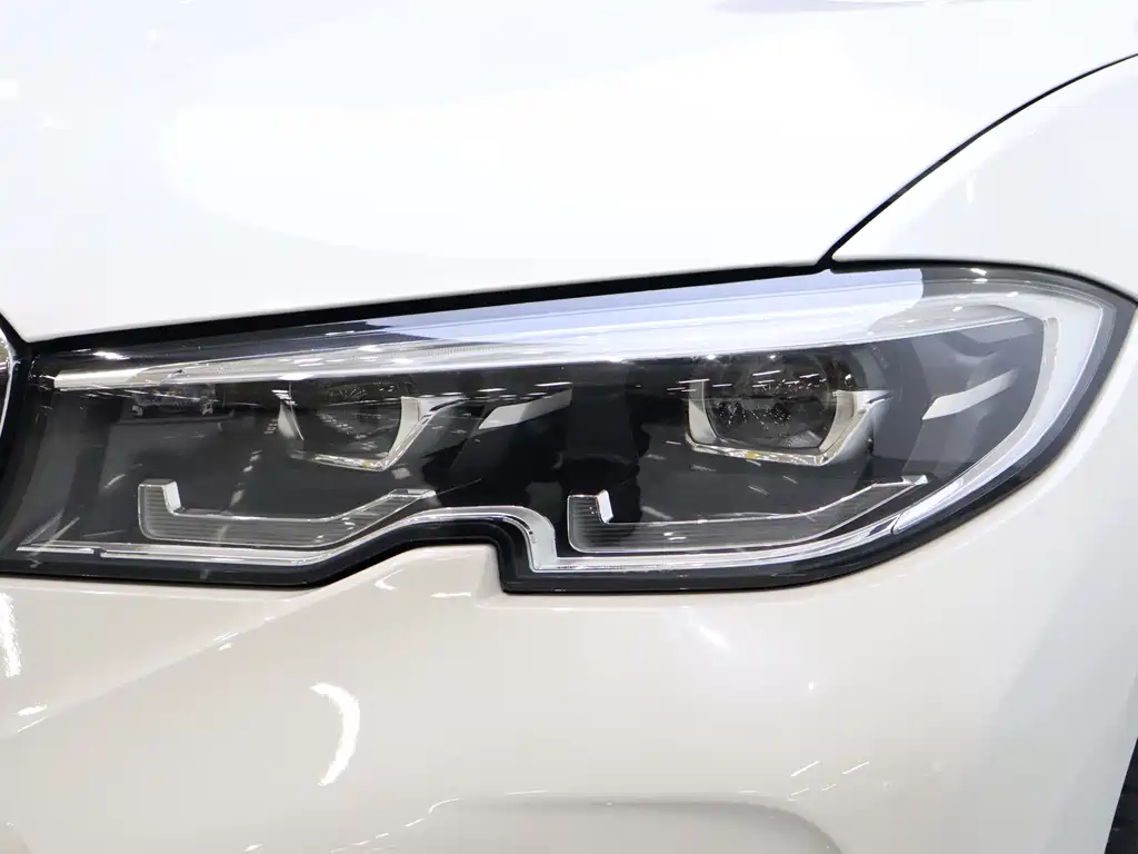 BMW 3 Series 2022 — фото 10
