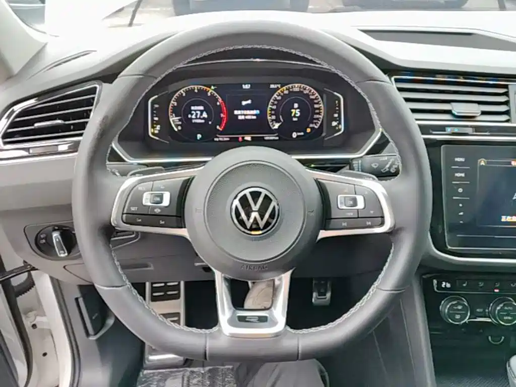 Volkswagen Tiguan L 2021 — фото 11