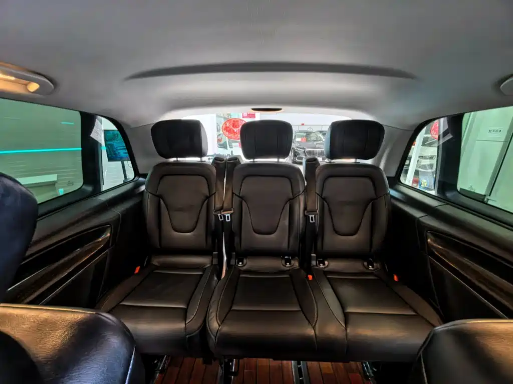 Mercedes-Benz V-Class 2018 — фото 11