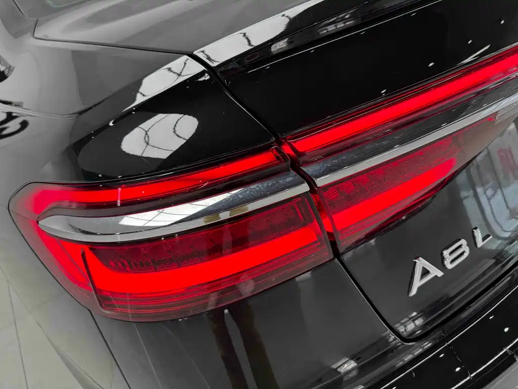 Audi A8 2020 — фото 8