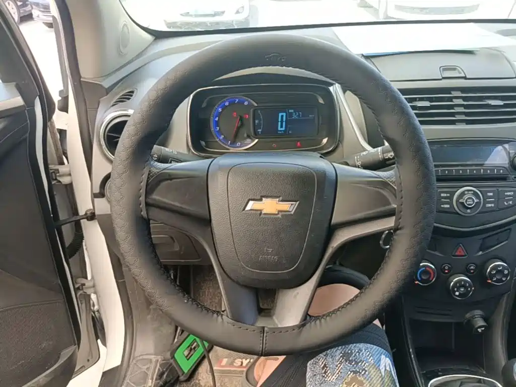 Chevrolet Trax 2015 — фото 11