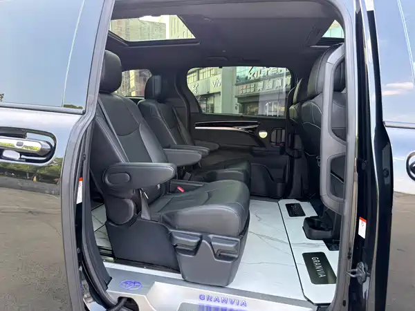Toyota Granvia 2024