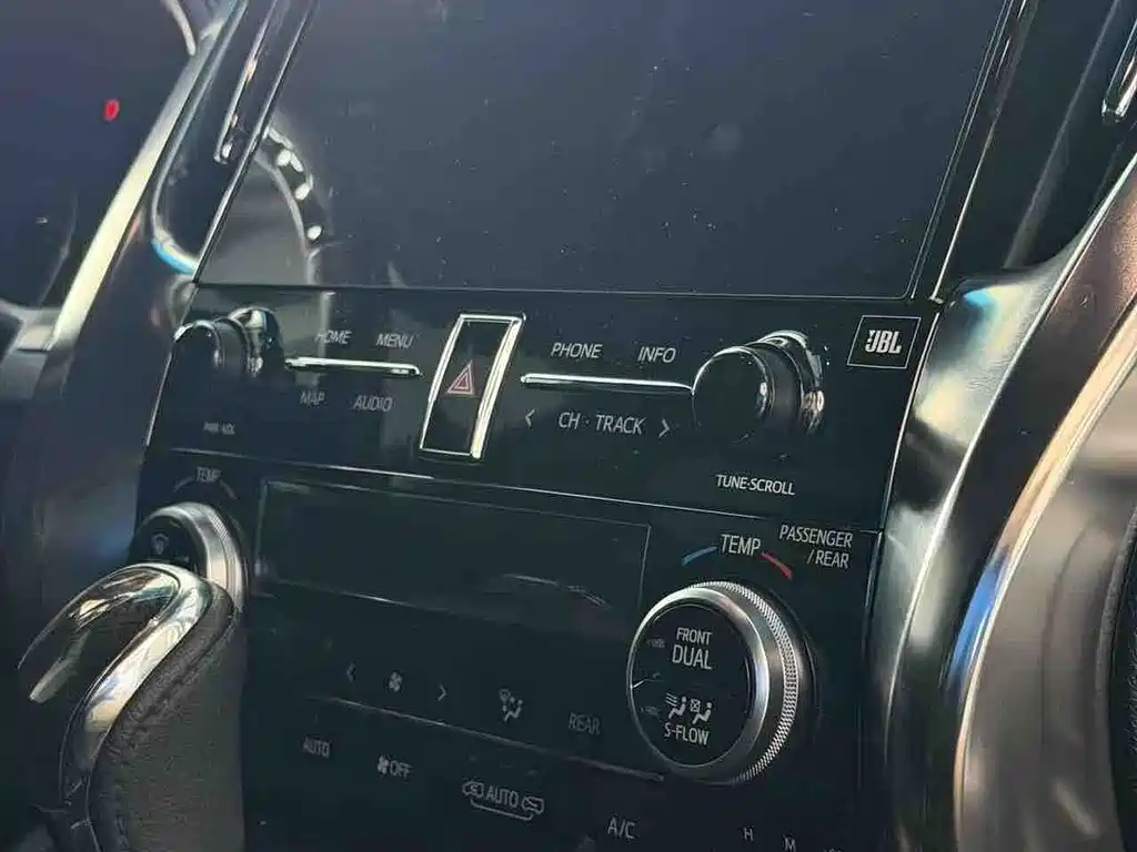 Toyota Vellfire 2020 — фото 11