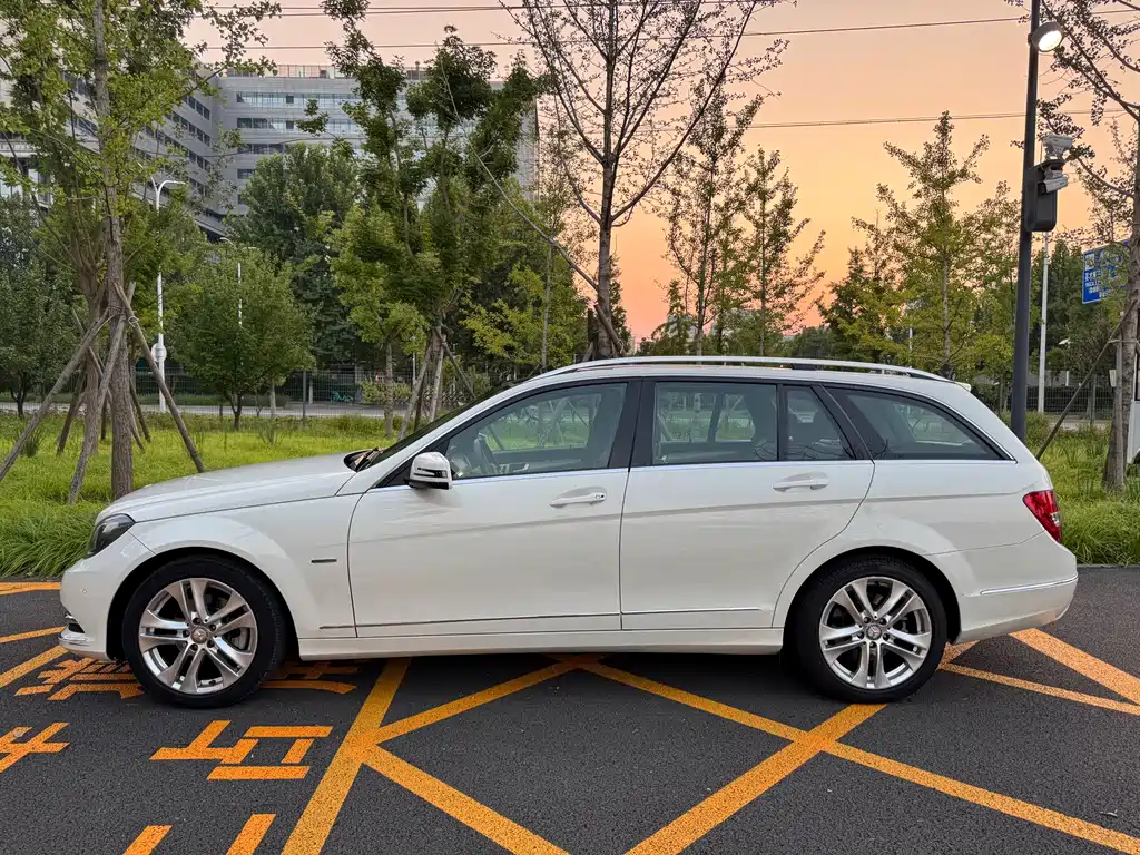 Mercedes-Benz C-Class 2011