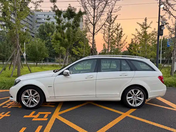 Mercedes-Benz C-Class 2011