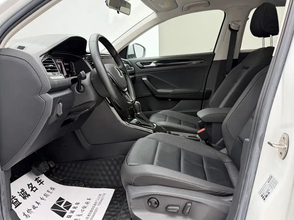 Volkswagen T-Roc 2023 — фото 15