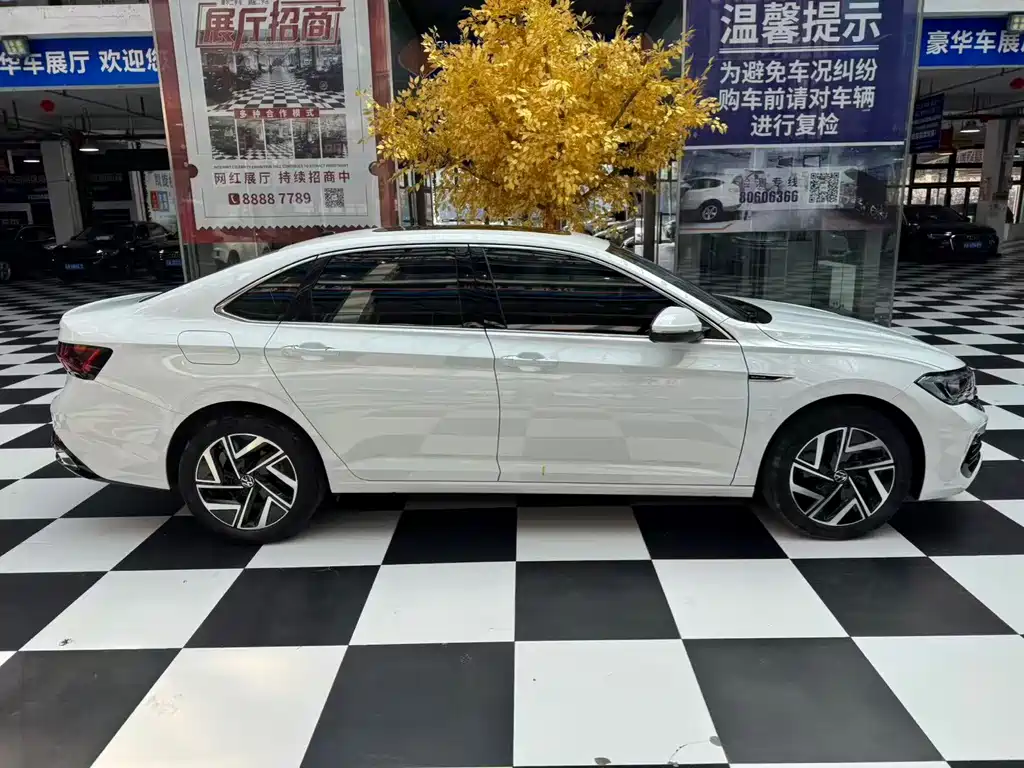 Volkswagen Sagitar 2022