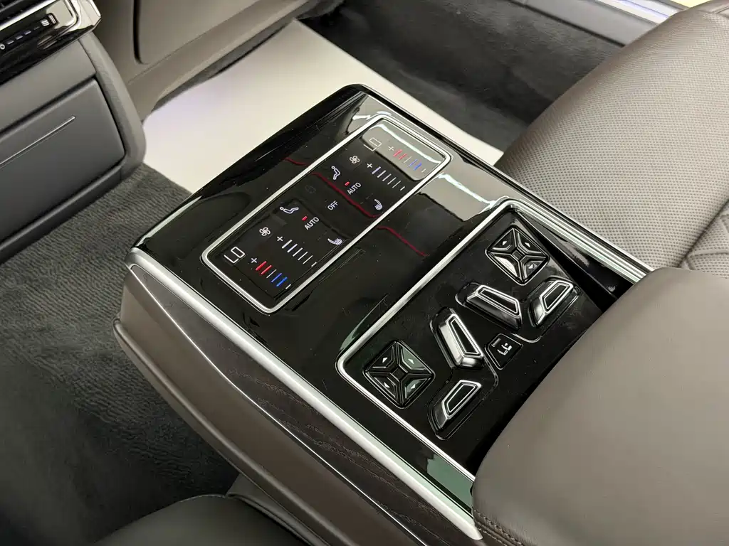 Audi A8 2021 — фото 23