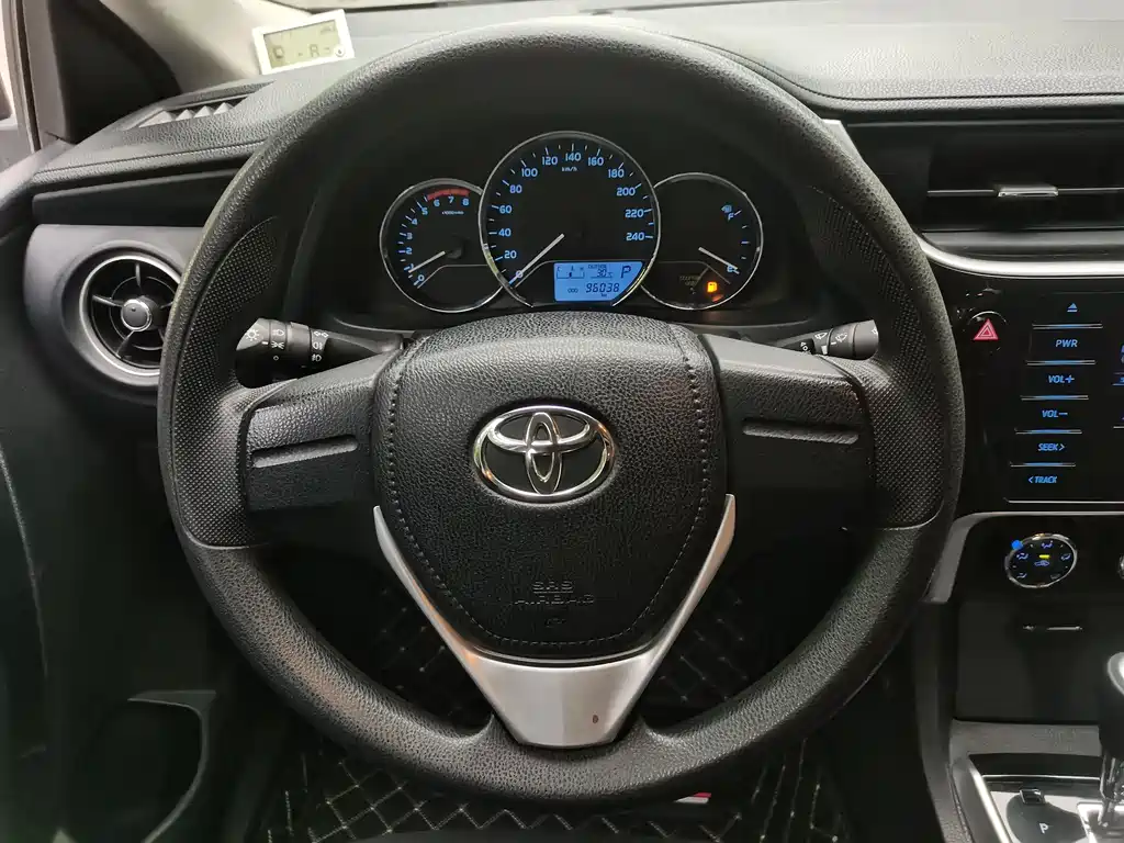 Toyota Corolla 2017 — фото 22