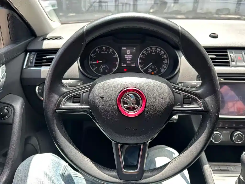 Skoda Octavia 2016 — фото 25
