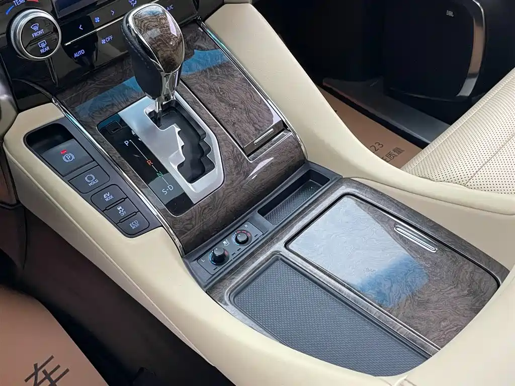 Toyota Alphard 2023 — фото 26