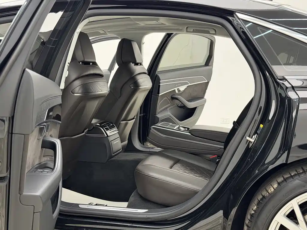 Audi A8 2021 — фото 20