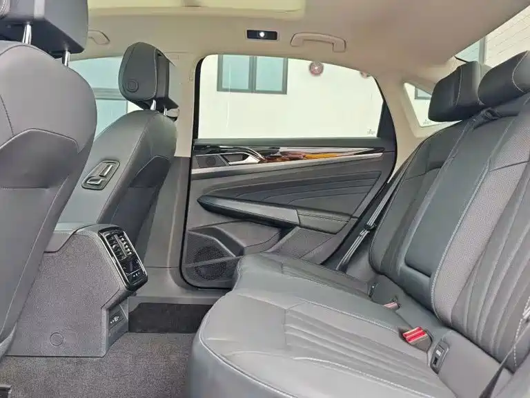 Volkswagen Passat 2025