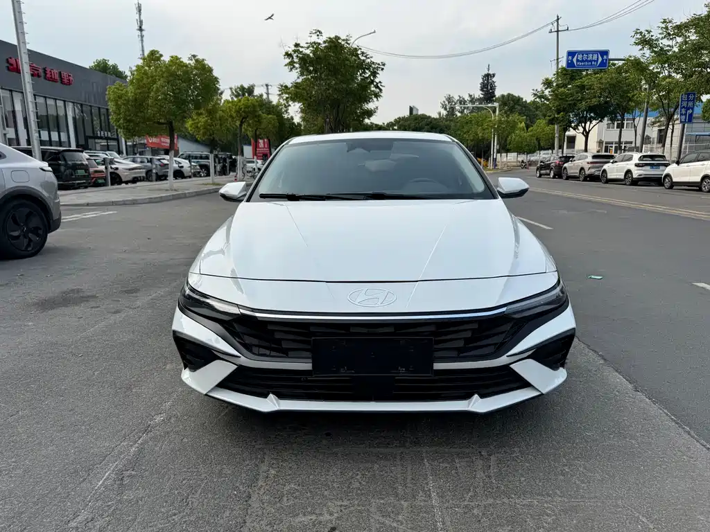Hyundai Elantra 2023