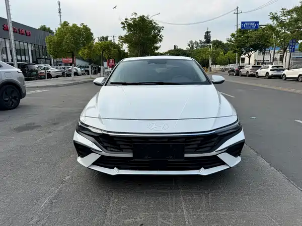 Hyundai Elantra 2023