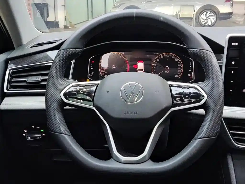 Volkswagen Tiguan L 2023 — фото 13