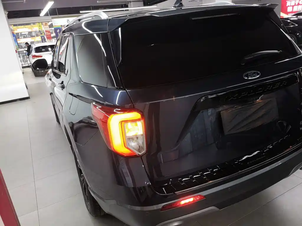 Ford Explorer 2021 — фото 23