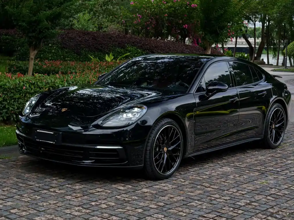 Porsche Panamera 2018 — фото 1