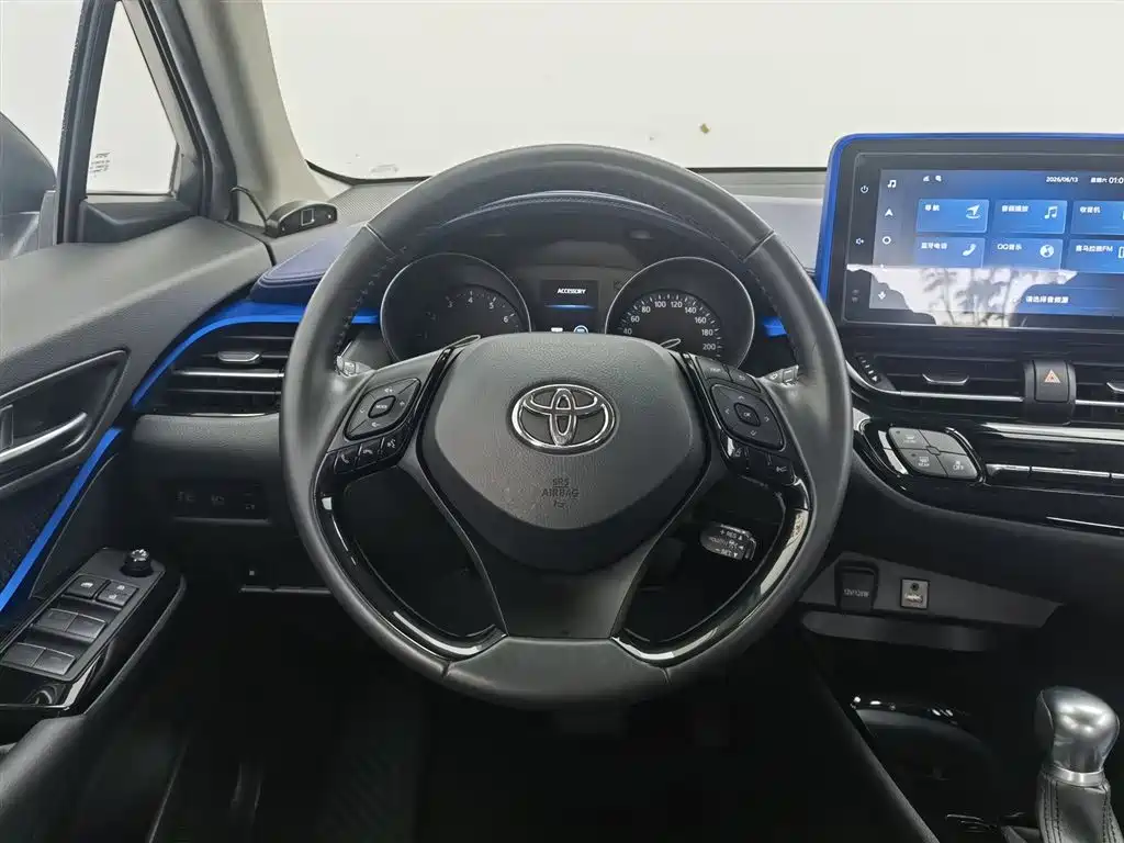 Toyota C-HR 2023 — фото 11