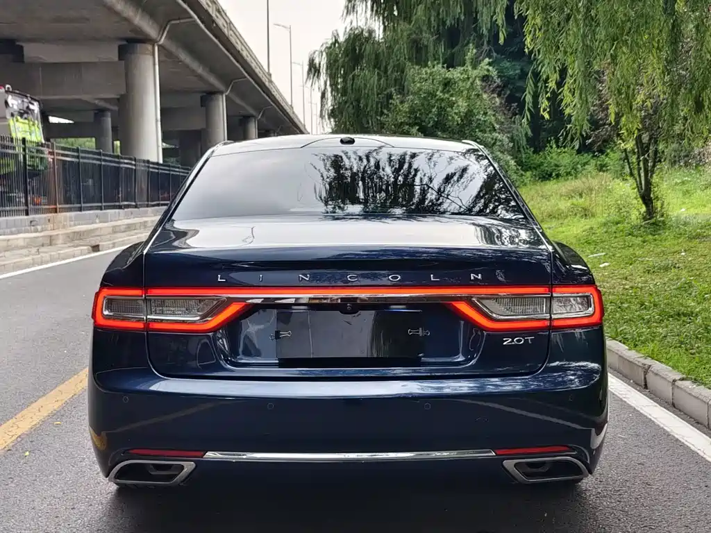 Lincoln Continental 2017 — фото 6