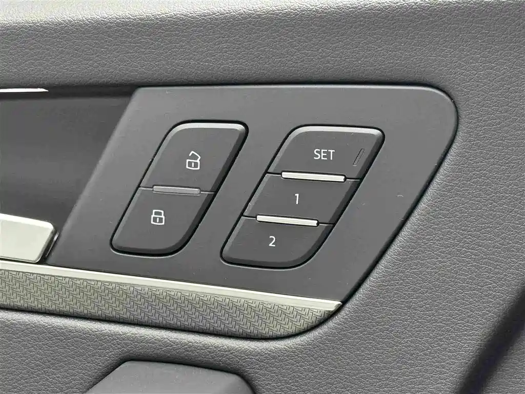 Audi Q5L 2023 — фото 18