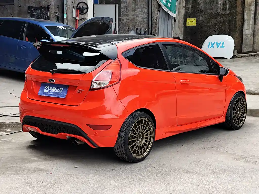 Ford Fiesta 2013 — фото 12