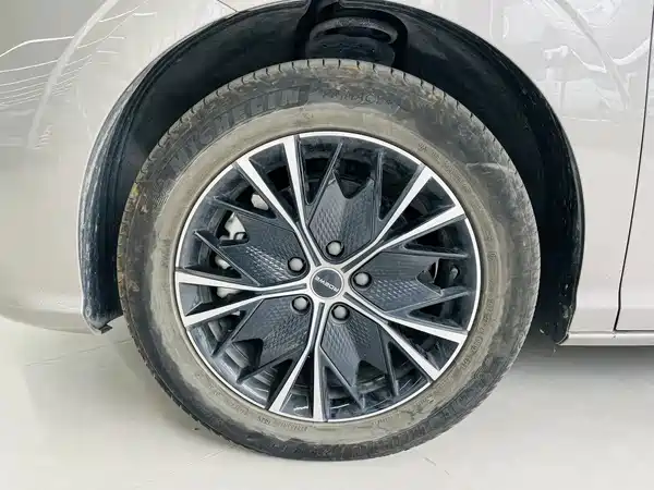 Roewe iMAX8 2024