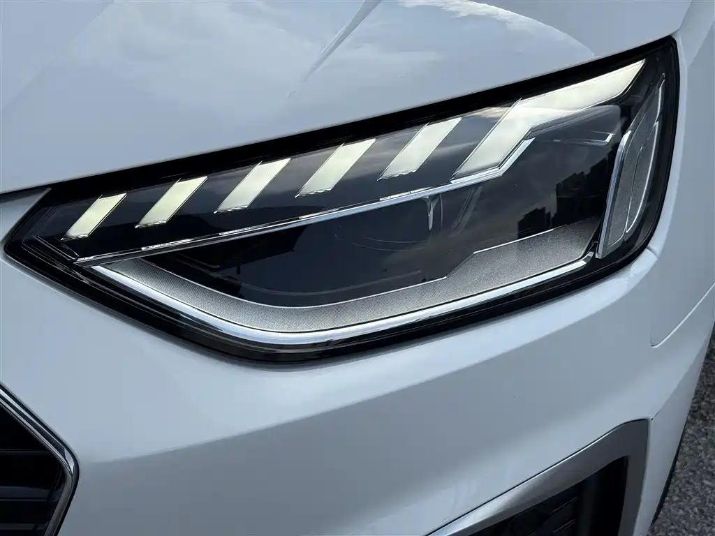 Audi A4L 2021 — фото 12