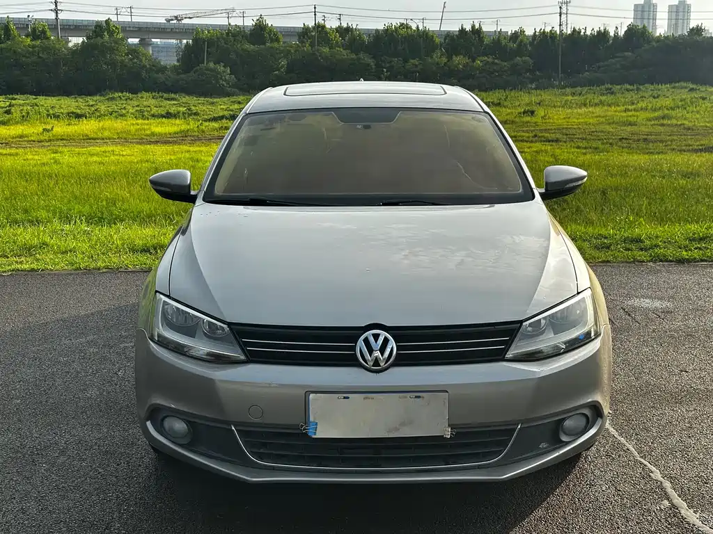 Volkswagen Sagitar 2015