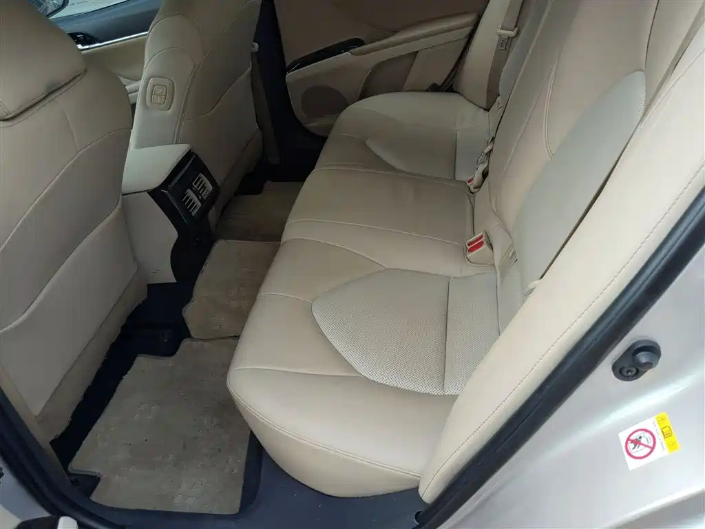 Toyota Camry 2018 — фото 17