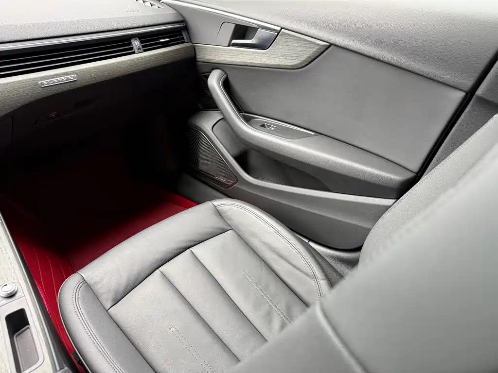 Audi A4 2021 — фото 11