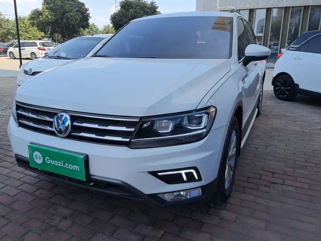 Volkswagen Tiguan L 2017 — фото 1