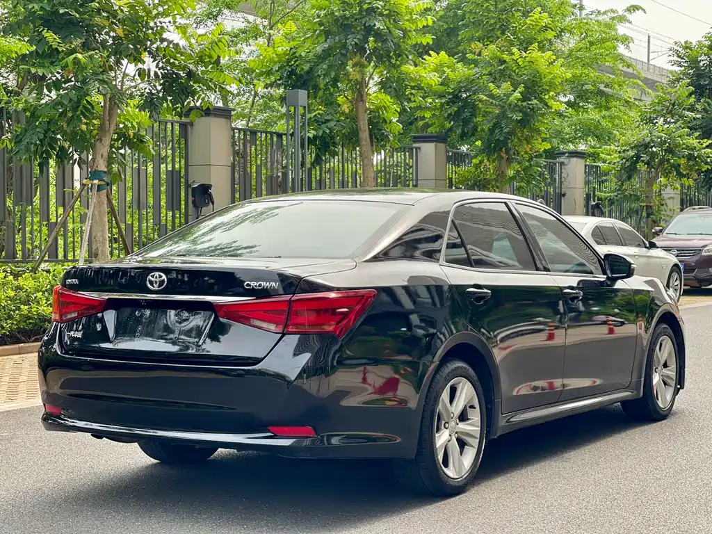 Toyota Crown 2017 — фото 9