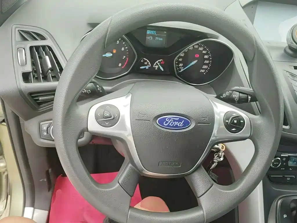 Ford Kuga 2015 — фото 11