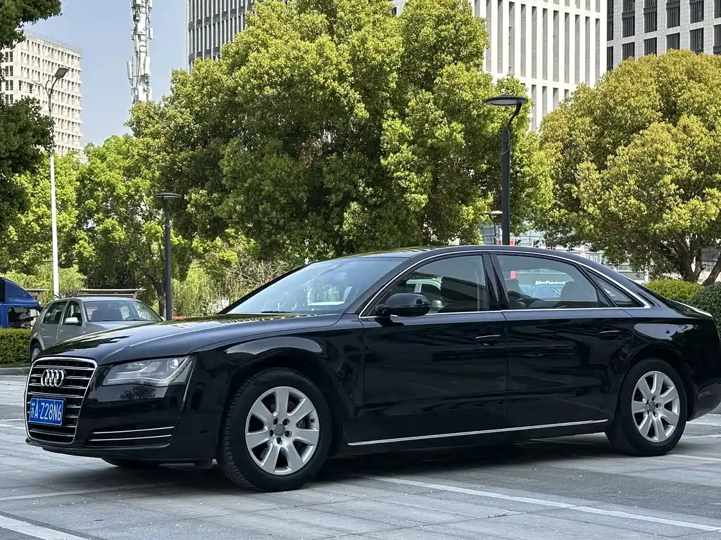 Audi A8 2011 — фото 1