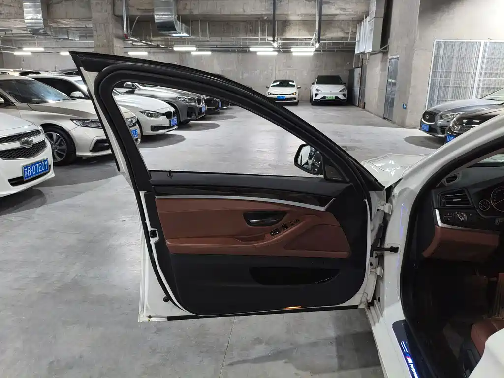 BMW 5 Series 2016 — фото 21