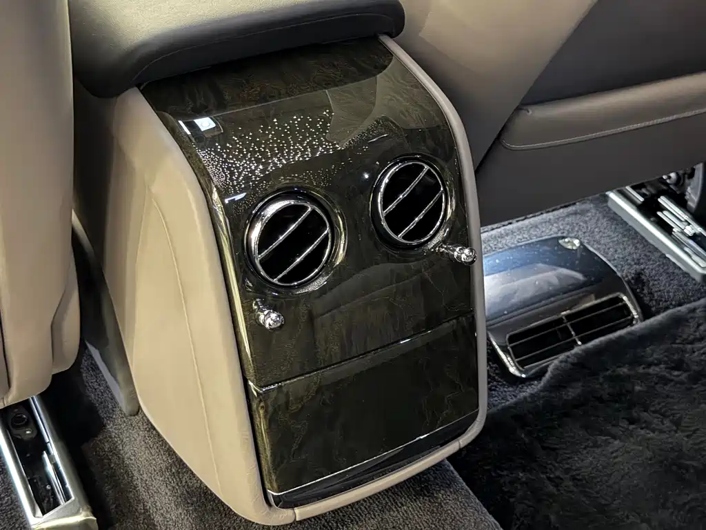 Rolls-Royce Phantom 2019 — фото 13