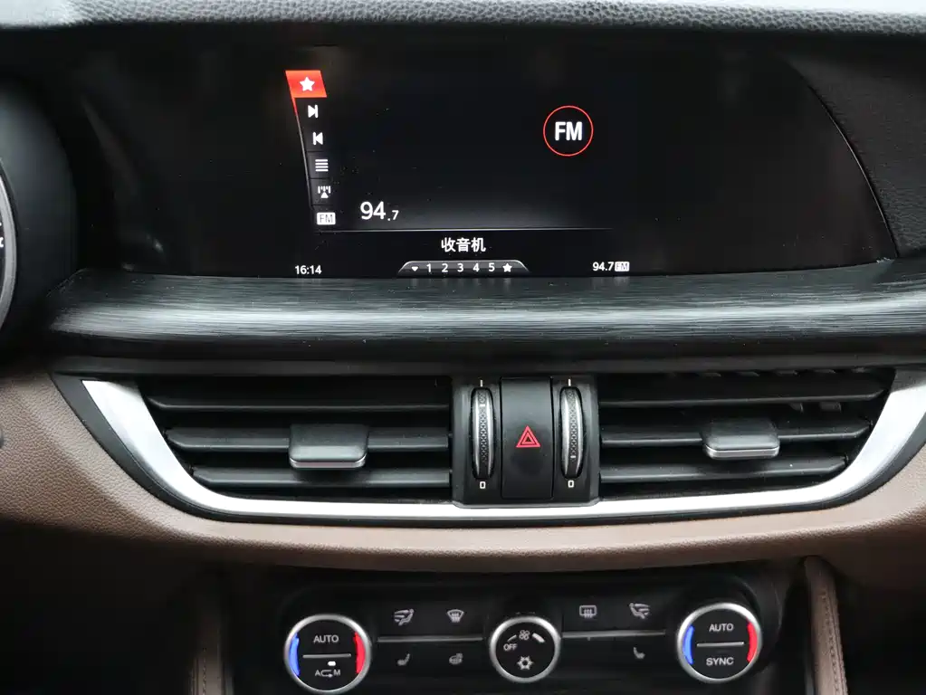 Alfa Romeo Stelvio 2019 — фото 12
