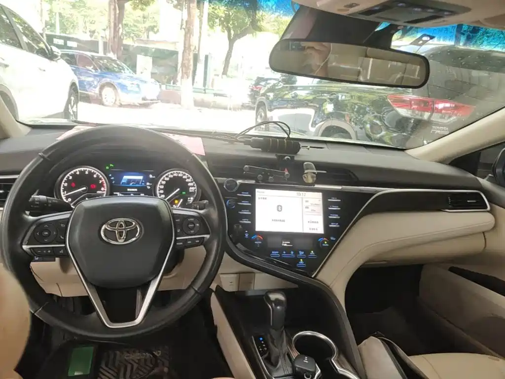 Toyota Camry 2018 — фото 10