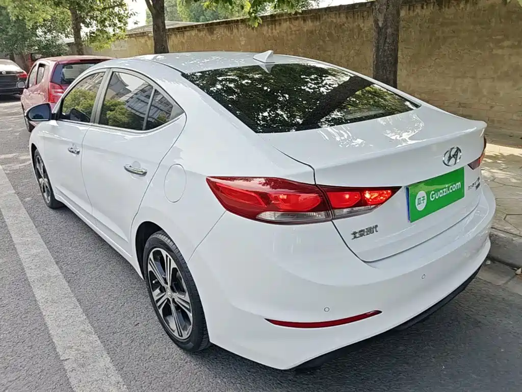 Hyundai Elantra 2018 — фото 5