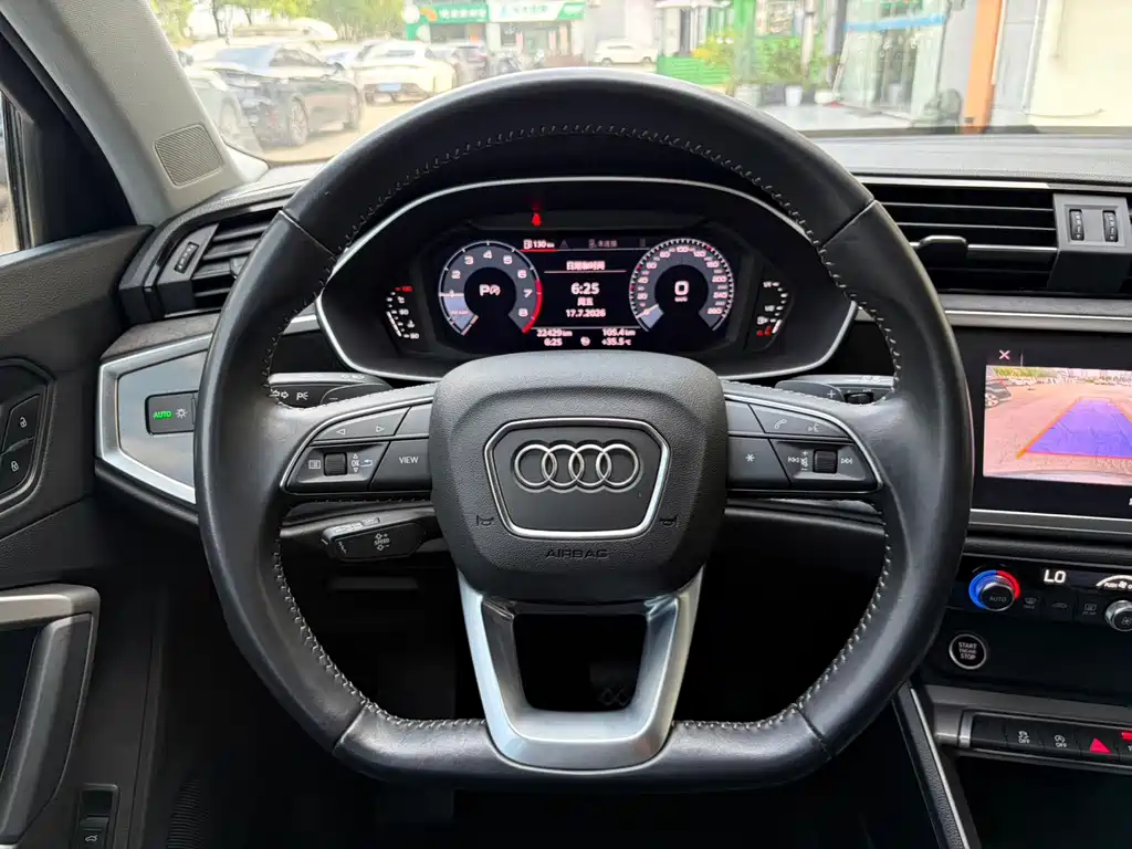 Audi Q3 2021 — фото 14
