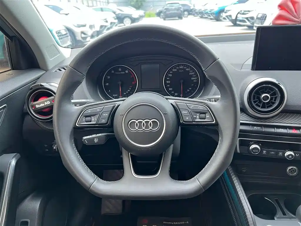 Audi Q2L 2023 — фото 17