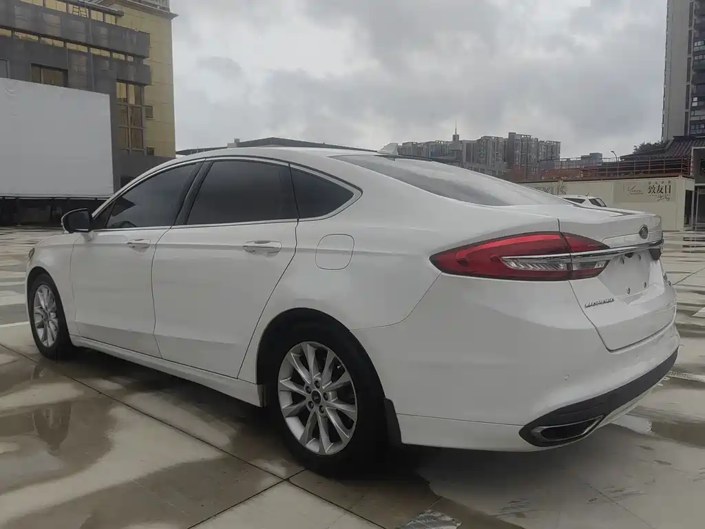 Ford Mondeo 2017 — фото 13