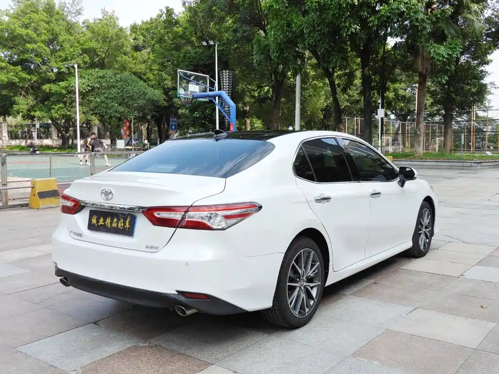 Toyota Camry 2022 — фото 4