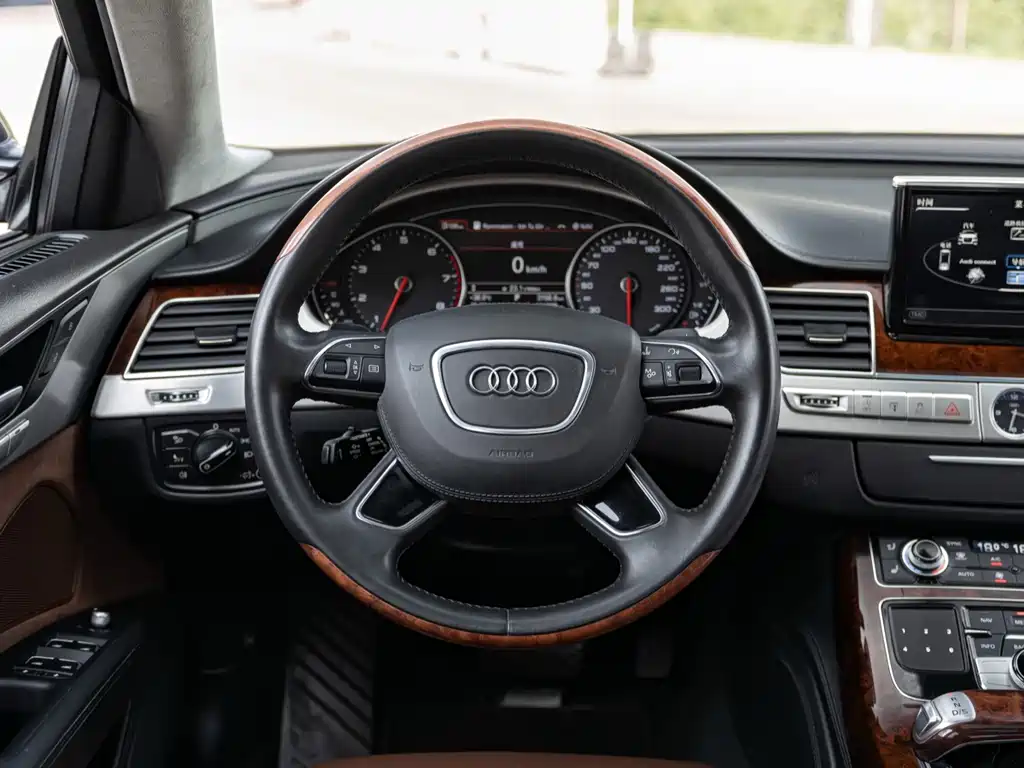 Audi A8 2013 — фото 12