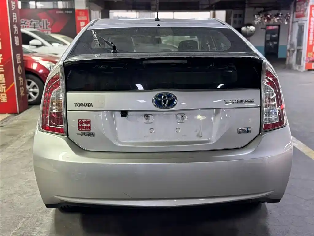 Toyota Prius 2015 — фото 8