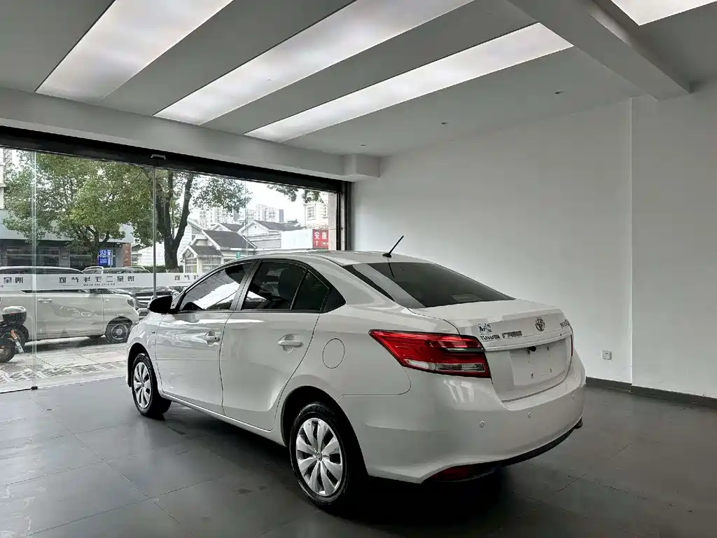 Toyota Yaris L 2022