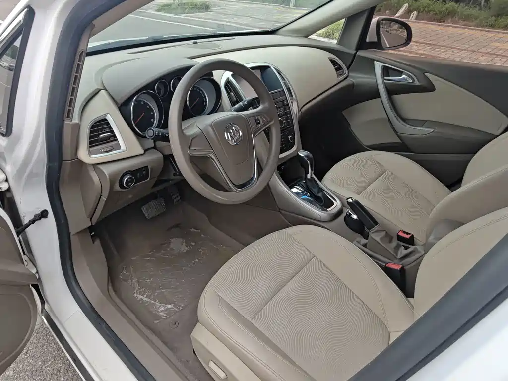 Buick Excelle 2013