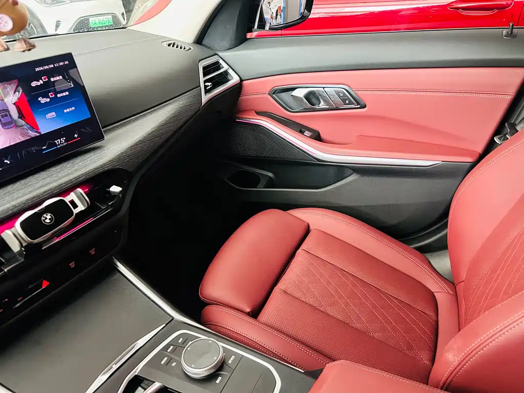BMW 3 Series 2025 — фото 10